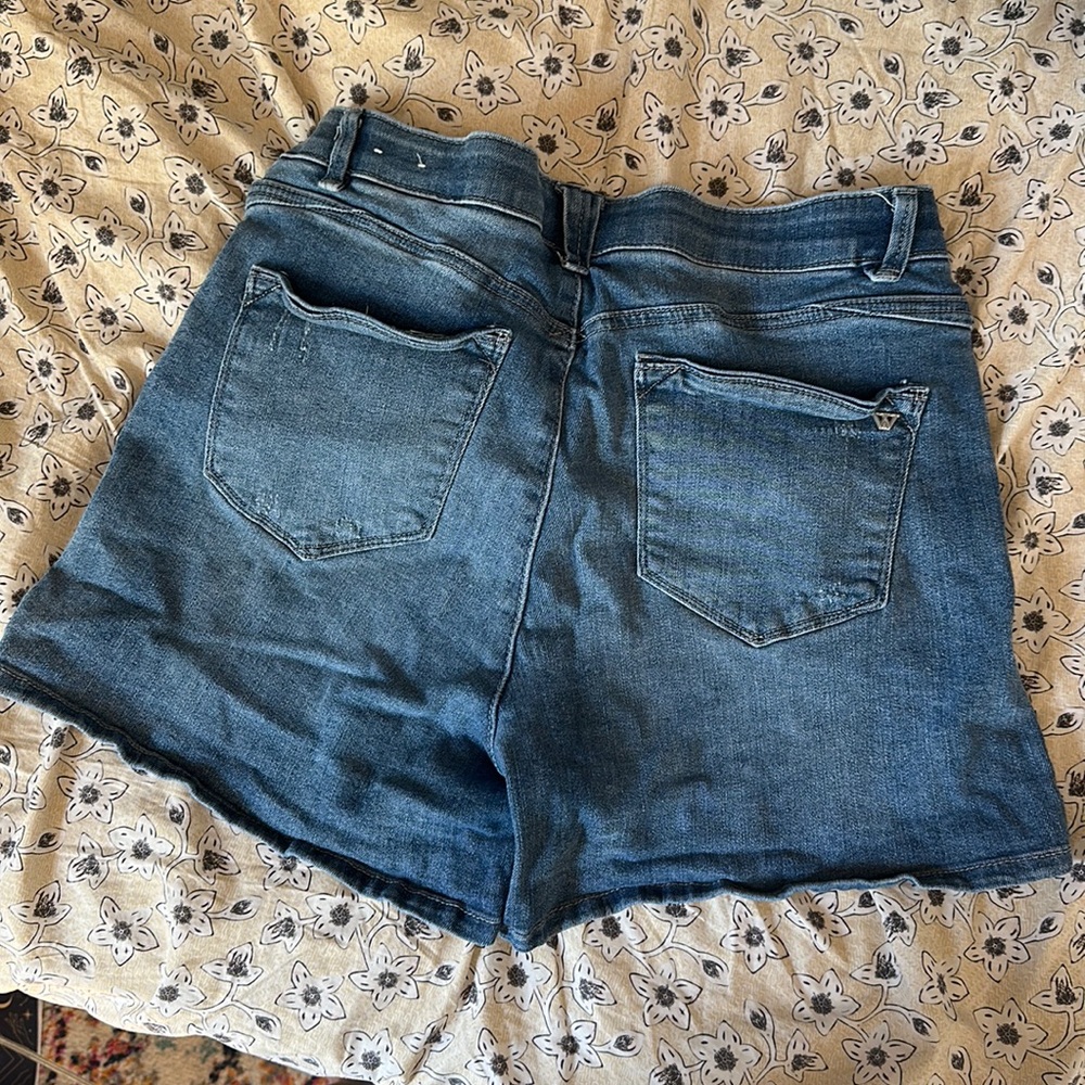 Wit + Wisdom Mid Rise Shorts - Picture 2 of 2